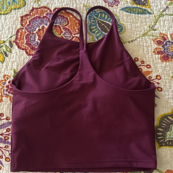 Old Navy Active Powersoft Built-In Bra Top - Picture 2 of 4